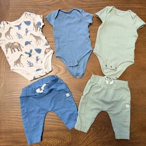 Adorable Baby Bodysuit and Pants Set